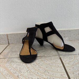 Nine West T-Strap Kitten Heel Sandals - NWT, NBW